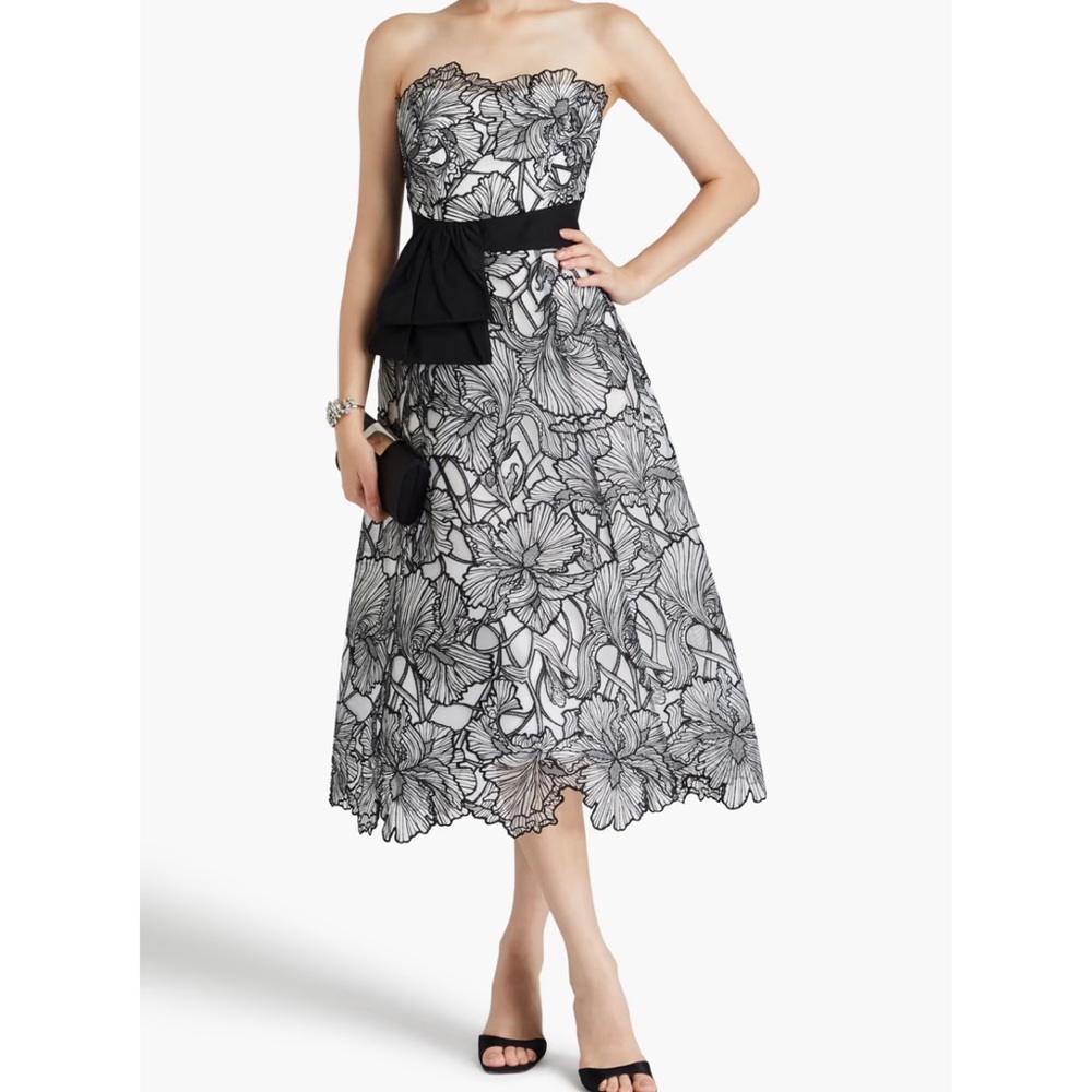 Chic Strapless Black and White Floral Dress